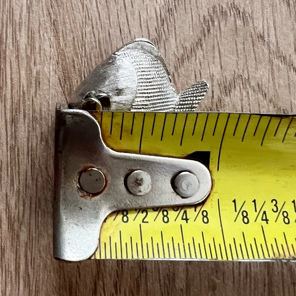Vintage Estate Crown‎ Trifari Silver Tone Brushed Cute Fish Brooch Pin Mint